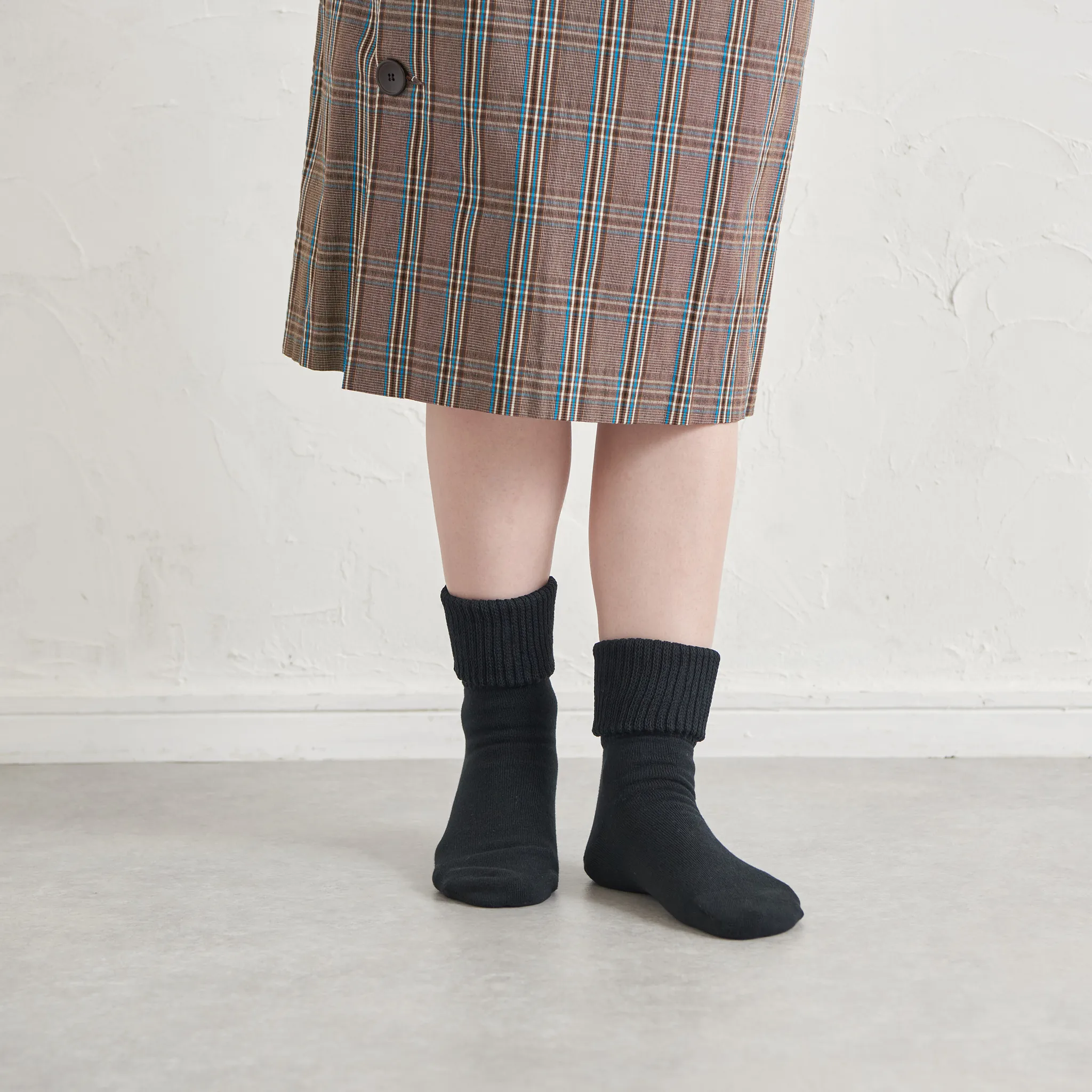 Loose-fitting heel-smoothing socks with elastic cuffs - 649