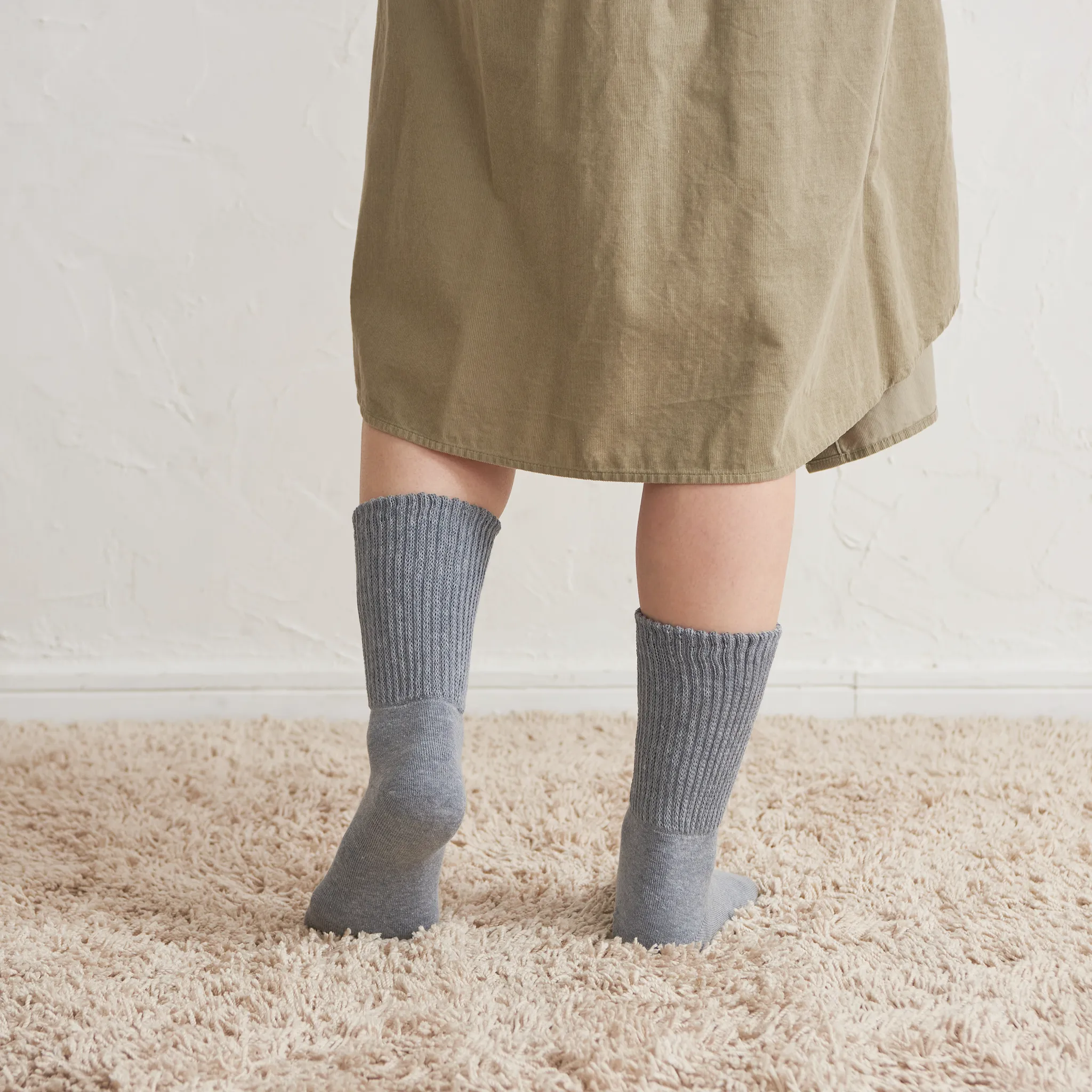 Loose-fitting heel-smoothing socks with elastic cuffs - 649
