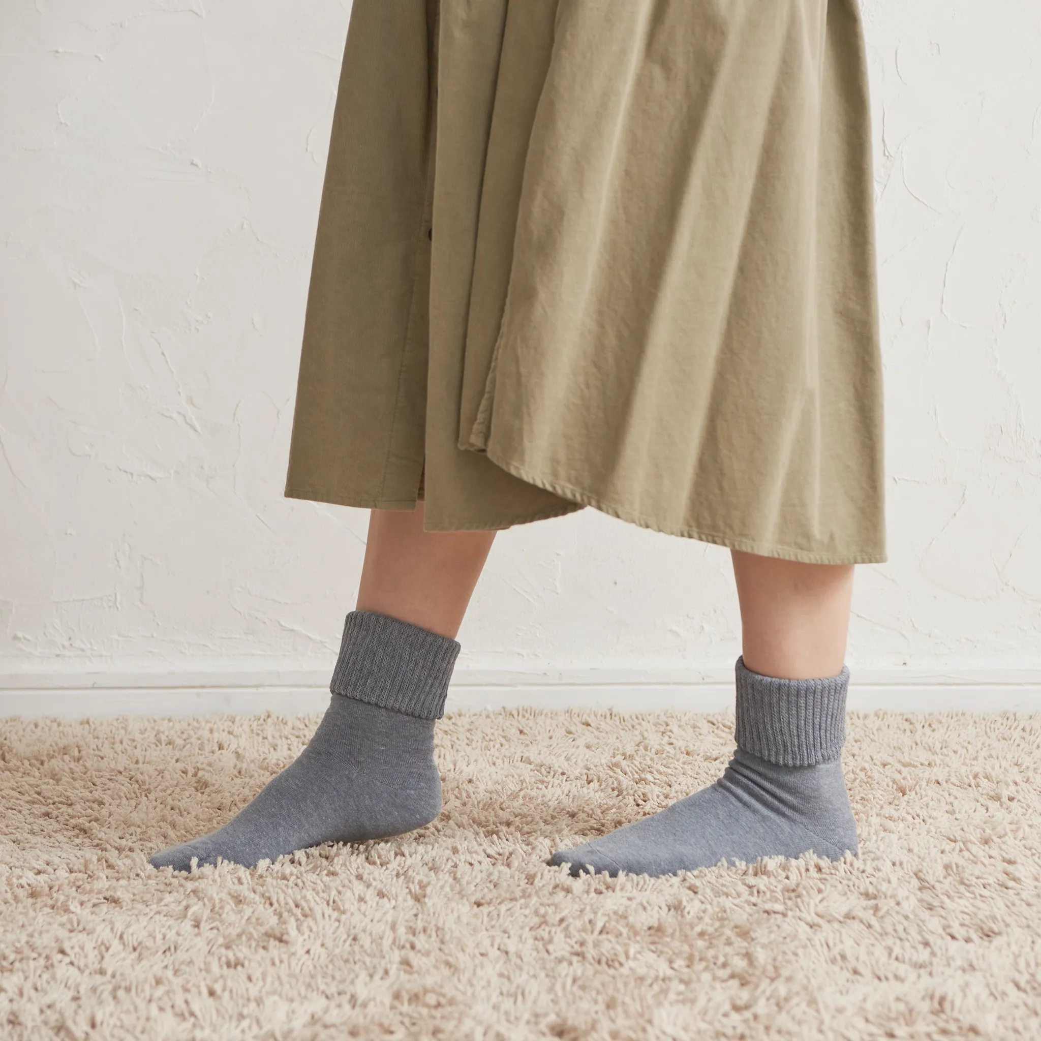 Loose-fitting heel-smoothing socks with elastic cuffs - 649
