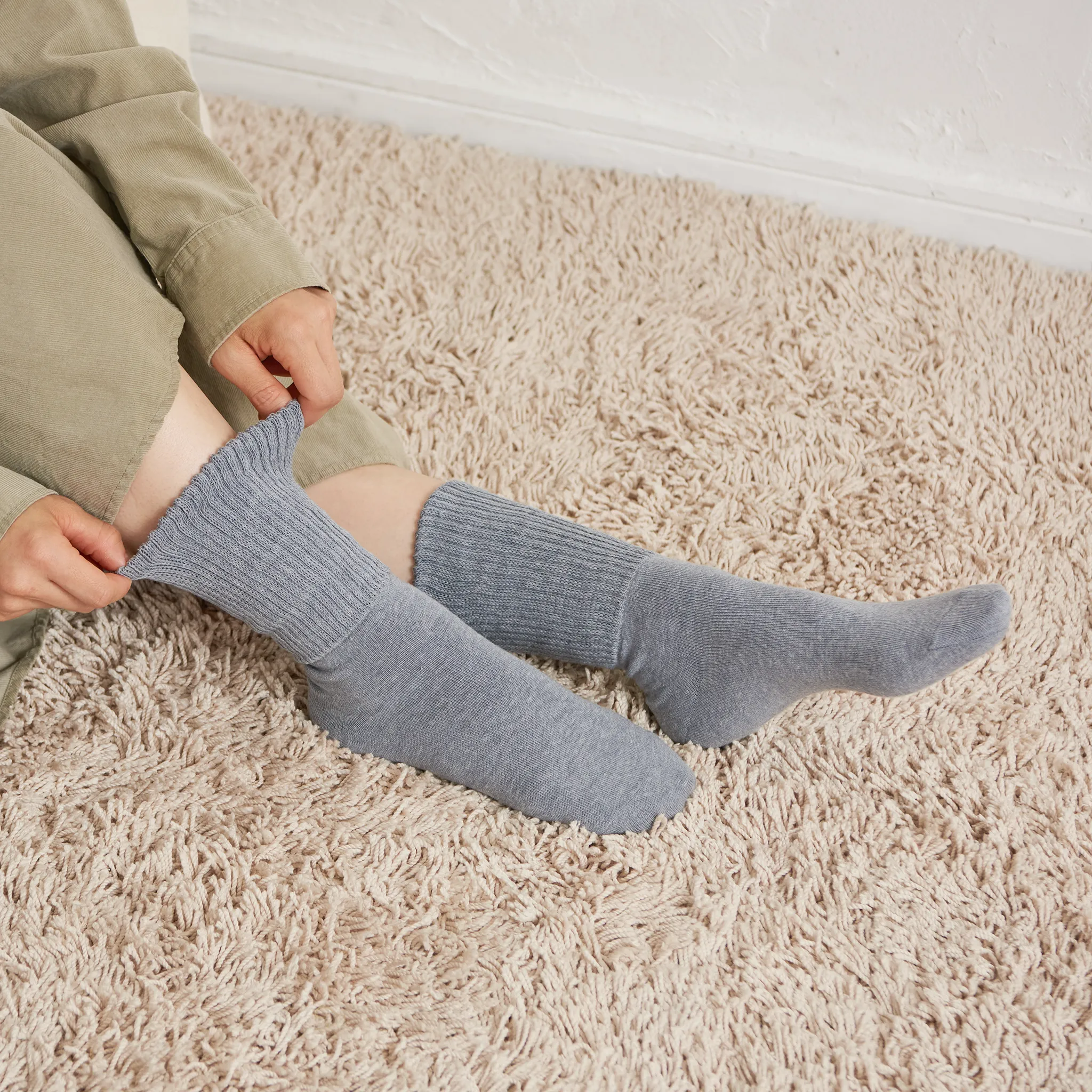 Loose-fitting heel-smoothing socks with elastic cuffs - 649