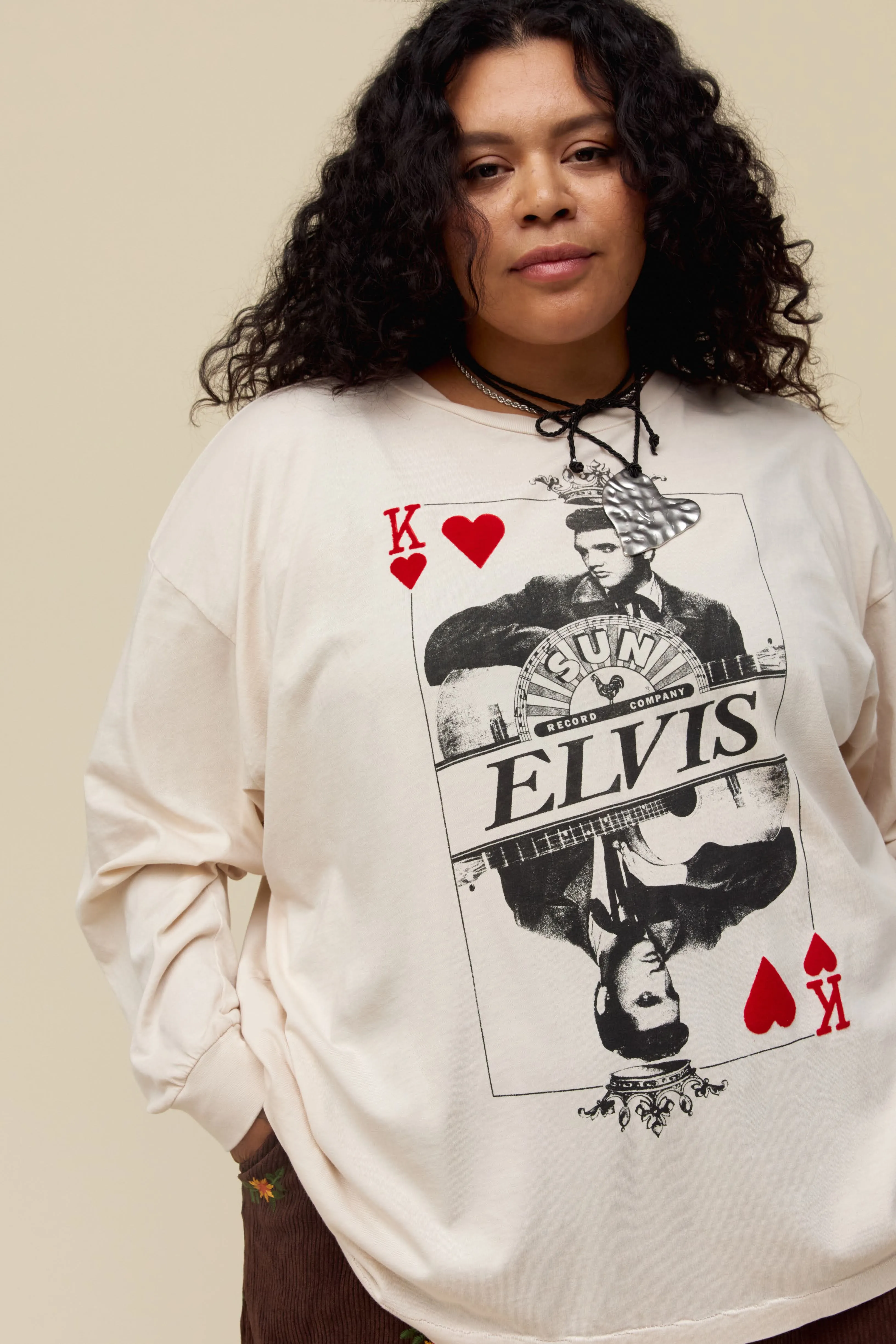 Sun Records X Elvis King of Hearts Merch Long Sleeve in Dirty White ES
